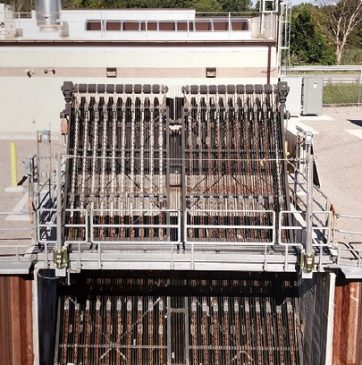 stormwater trash rack self-cleaning